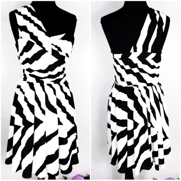Express Dresses & Skirts - Express Black white One Shoulder Flowy Dress Sz 8